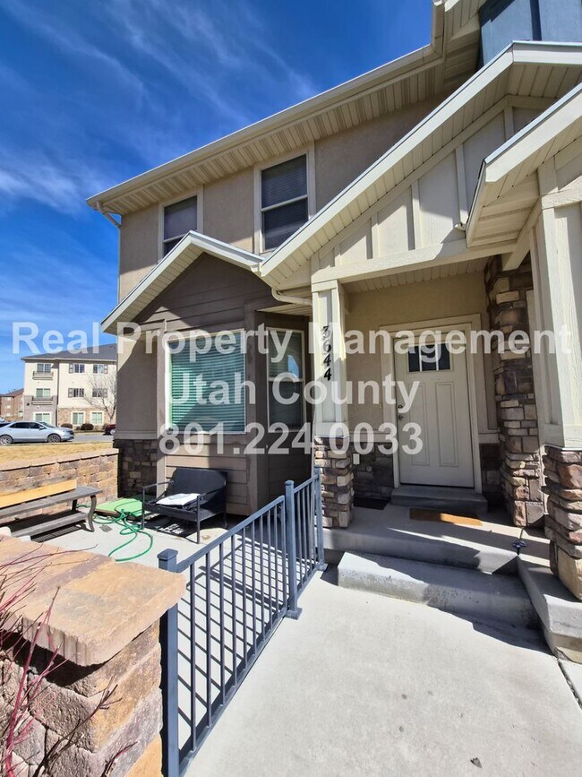 Building Photo - Townhome in Eagle Mountain