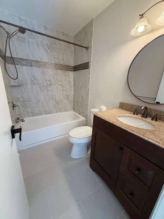 Building Photo - 660 Bayberry Ln