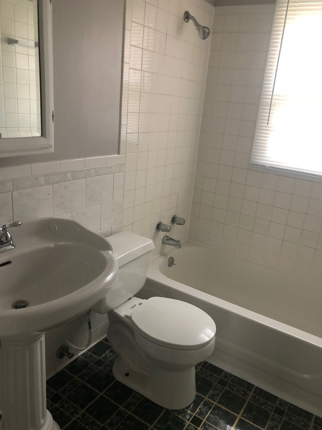 Building Photo - 8214 Shibler Dr