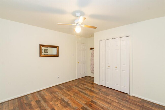 Building Photo - 1323 Queens Rd