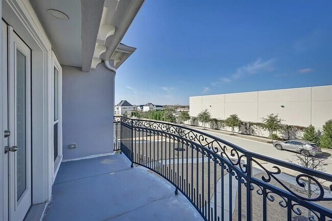 Building Photo - 7521 Renaissance Blvd