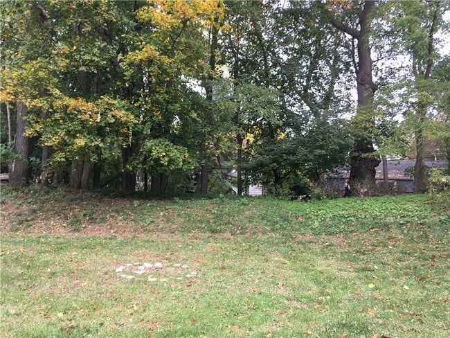 Building Photo - 4 Peachtree Ln