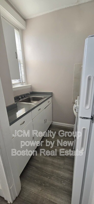 Building Photo - 116-124A Central Ave