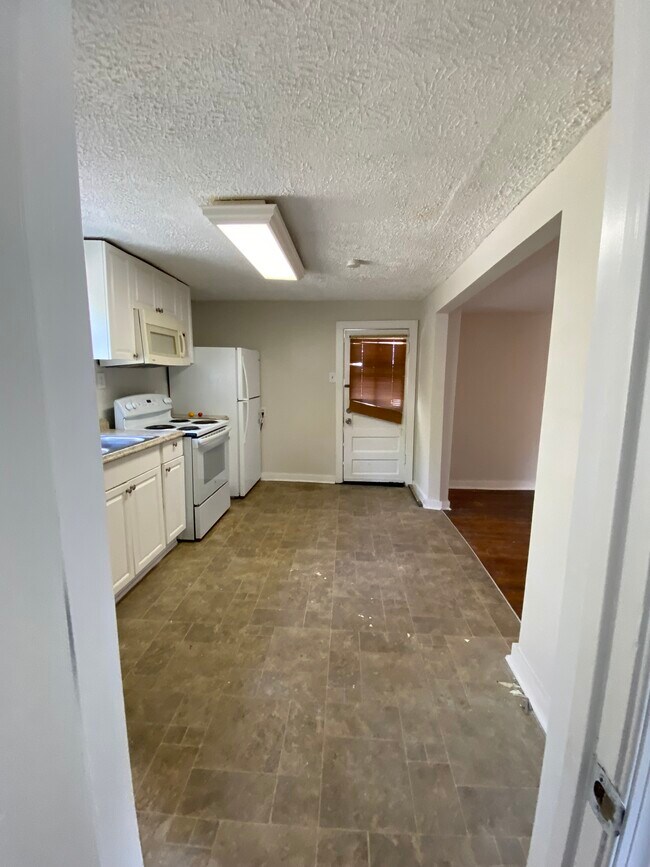 Building Photo - 2403 Old Dominion St