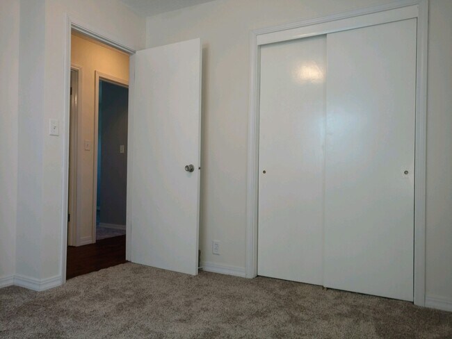 Building Photo - Charming 4 Bed / 1 Bath Ranch – Now Available!