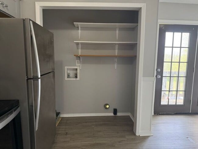 Building Photo - Cute and Convenient  South Nashville Townhouse near BNA and Woodbine - Renovated