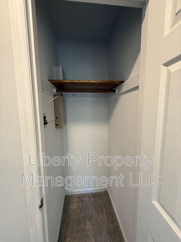 Building Photo - 1705 Veanna Dr