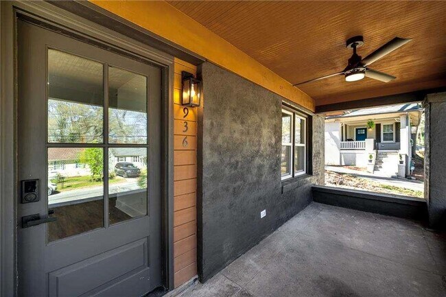 Building Photo - 936 Byron Dr SW