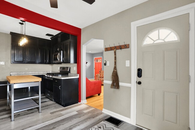 Building Photo - 233 W Westfield Blvd