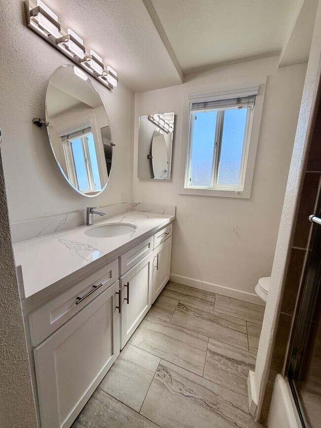 Building Photo - Remodeled 1 Bedroom Unit in Orange