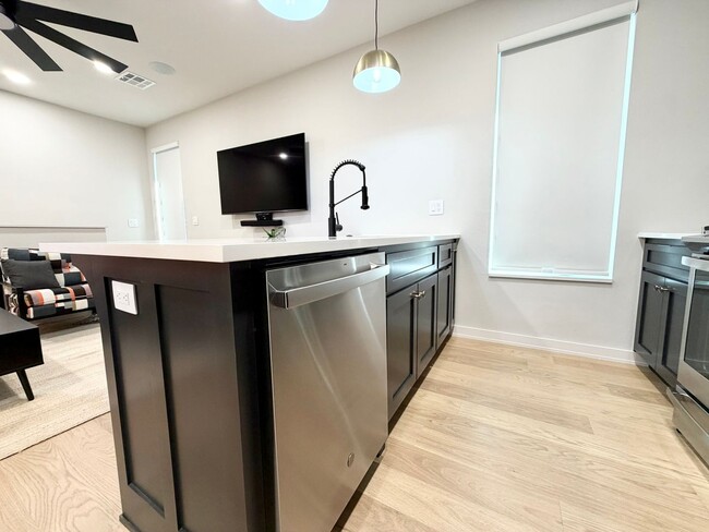 Building Photo - ***611 SW 2nd Street***