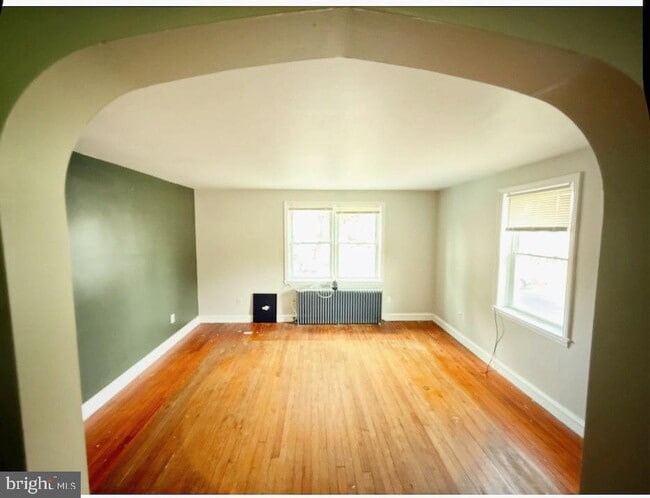 Building Photo - 107 E Main St