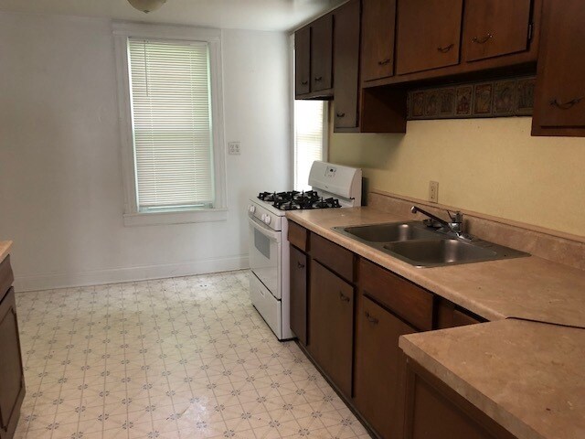 Building Photo - 8 Sands St