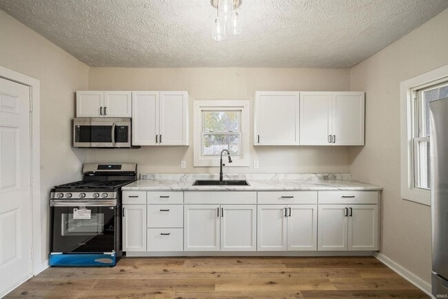 Building Photo - 1012 E Taylor St