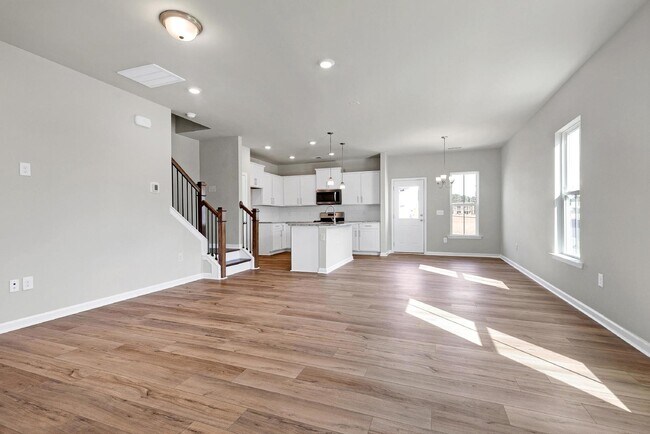 Building Photo - 580 Glen Clova Dr