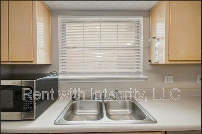 Building Photo - 3385 Tansey Ct