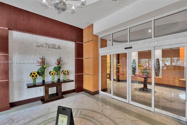 Building Photo - 16699 Collins Ave