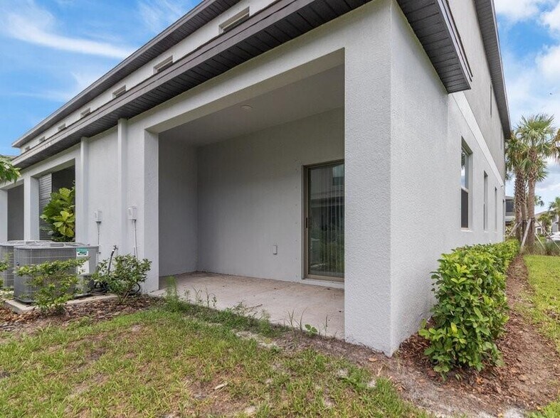 Building Photo - 8305 Crescent Oaks Dr