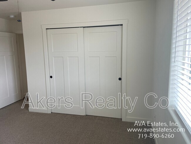 Building Photo - 970 S Coral Pl