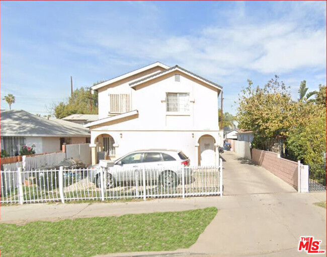 Primary Photo - 1735 W 55th St