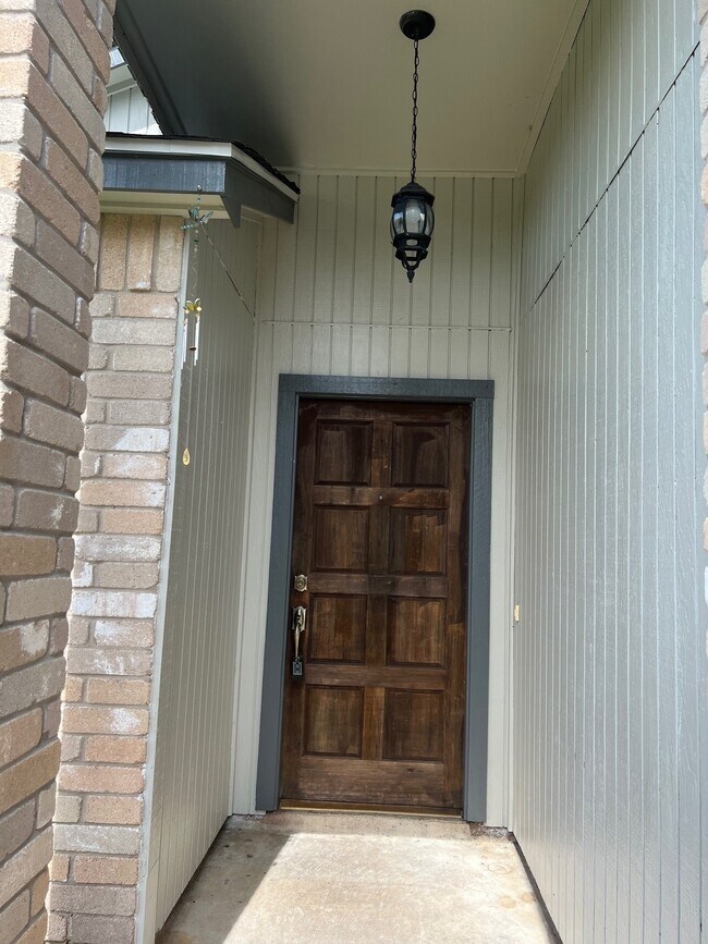 Building Photo - 6826 Heather Hollow Dr