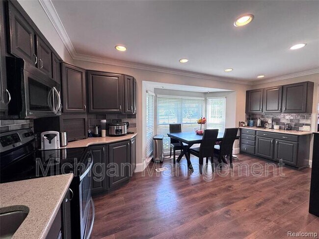Building Photo - 5203 Forestdale Ct