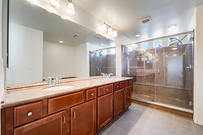 Building Photo - 4 bedroom home, 4 bathrooms,  with a fully self  contained casita with a 3 car garage