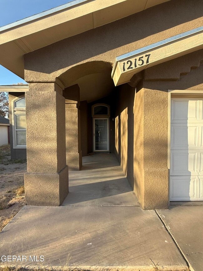 Building Photo - 12157 Chato Villa Dr