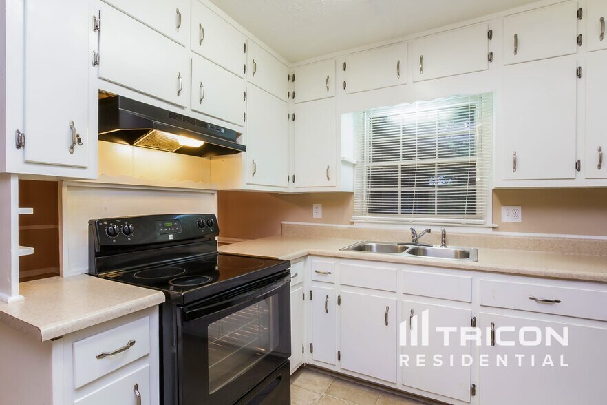 Building Photo - 761 San Miguel Dr