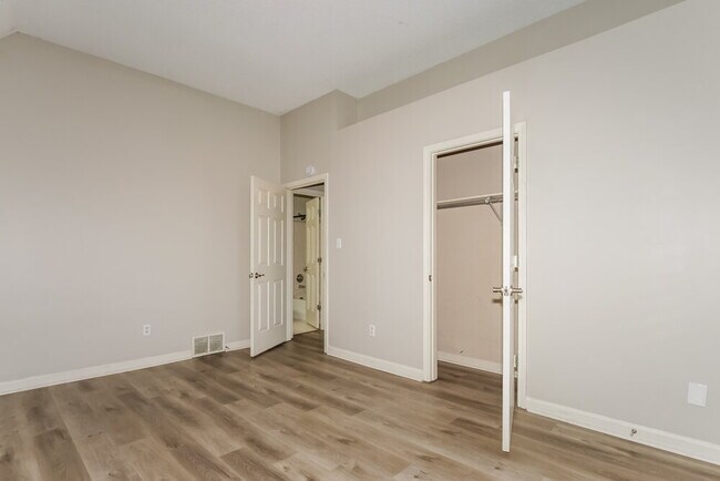 Building Photo - 7643 Shadow Hills Dr