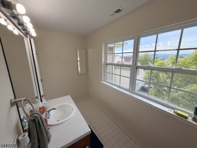 Building Photo - 310 Winding Hill Dr