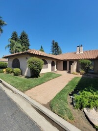Building Photo - Condo with open floor plan and a two-car g...