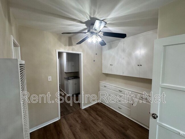 Building Photo - 901 N San Gabriel Ave
