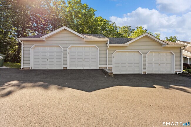 Building Photo - 6 Cypress Ln
