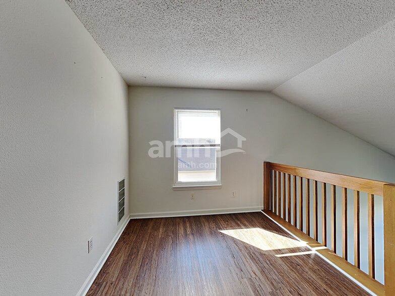 Building Photo - 1676 Sweetwater Ln