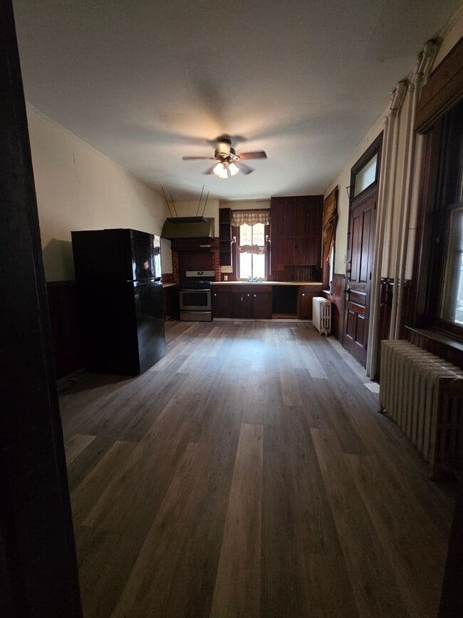 Building Photo - 28 S Hartley St