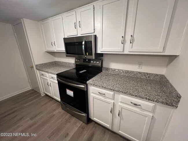 Building Photo - 2909 St Johns Ave