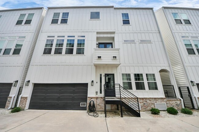 Building Photo - 1223 W 16th St