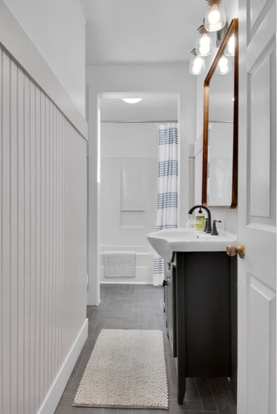 Building Photo - 9038 Henry Thoreau Rd