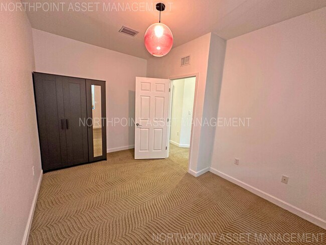 Building Photo - Stylish 3-Bedroom Home with Pool, Garage &...