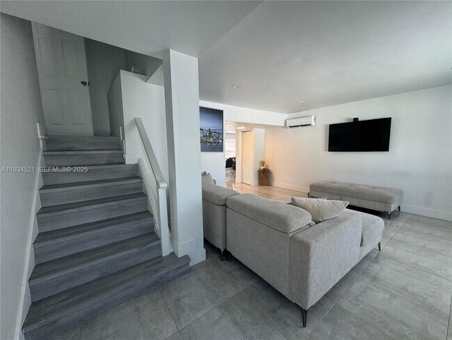 Building Photo - 1904 SW 28th St