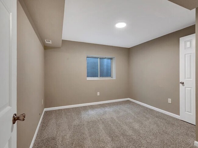 Building Photo - Beautiful ranch-style home!