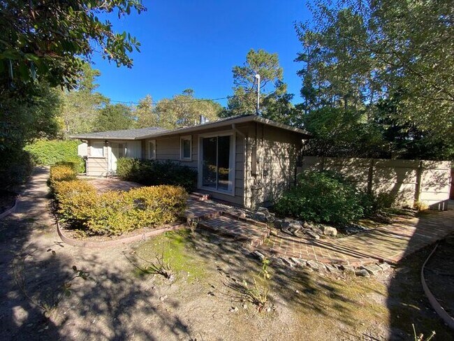 Building Photo - 4110 El Bosque Dr