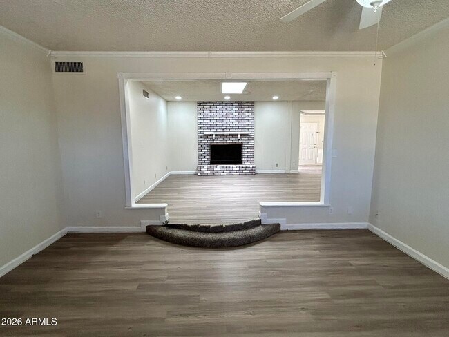 Building Photo - 711 N Oracle Cir