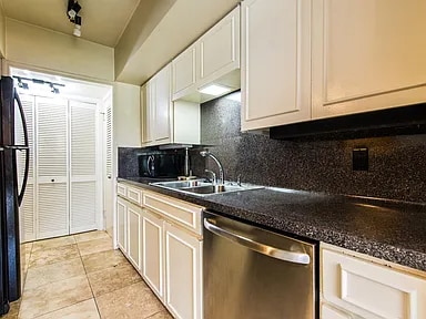 Building Photo - 2704 San Pedro St