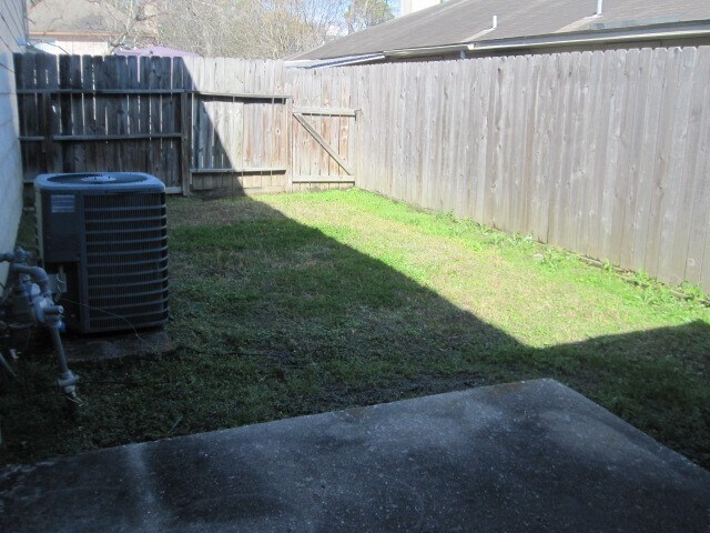 Building Photo - 10834 Sugar Hill Dr