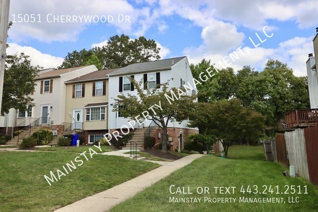 Building Photo - Updated End Unit Townhome W/ Fenced in Yard!