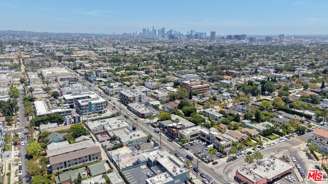 Building Photo - 5760 Melrose Ave