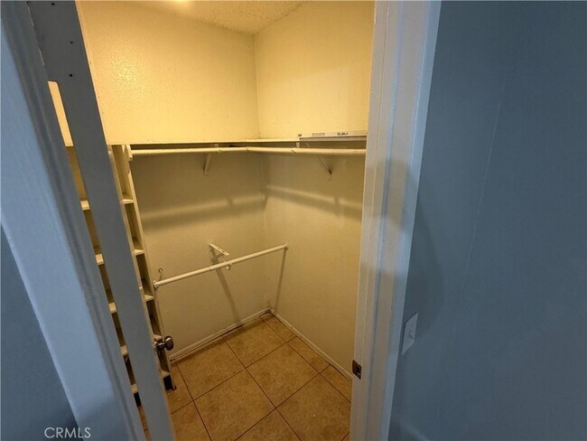 Building Photo - 3732 Oak Creek Dr