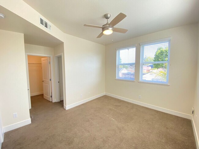 Building Photo - 103 Jacobs Ln